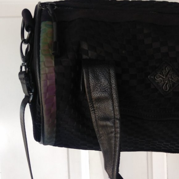 VERA WANG BLACK DUFFLE BAG or BARREL PURSE w/ REFLECTIVE ACCENTS - Picture 12 of 16